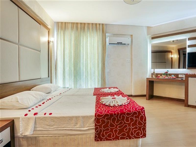 Cleopatra Golden Beach Hotel 阿拉尼亚 外观 照片